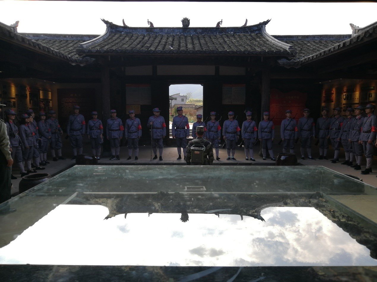 进一步加强教职工党支部书记示范培育和
