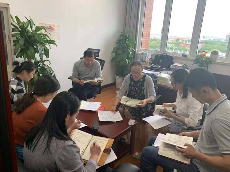 10月9集中组织支部党员开展“每周两