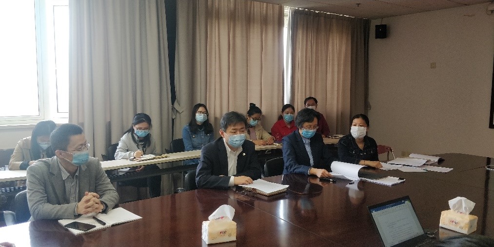 会议主要围绕听取和审查本届支委会的工