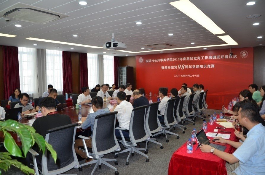 校大世界游戏官网新手怎么玩副书记顾锋
