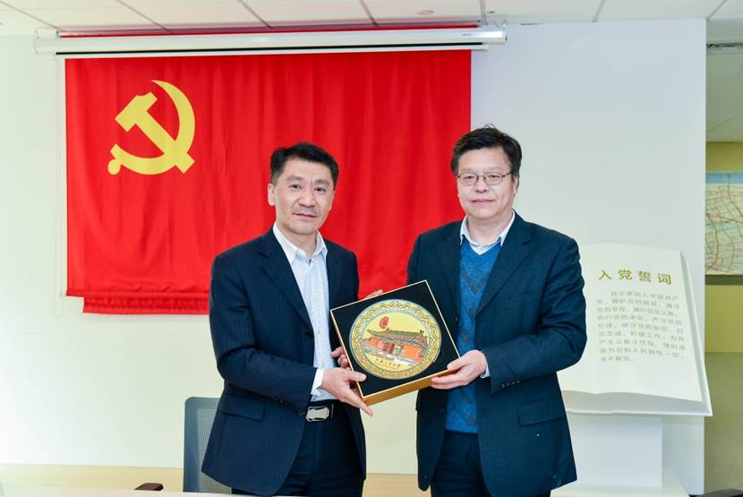 校友陈嘉裕和陆瑶全程参加