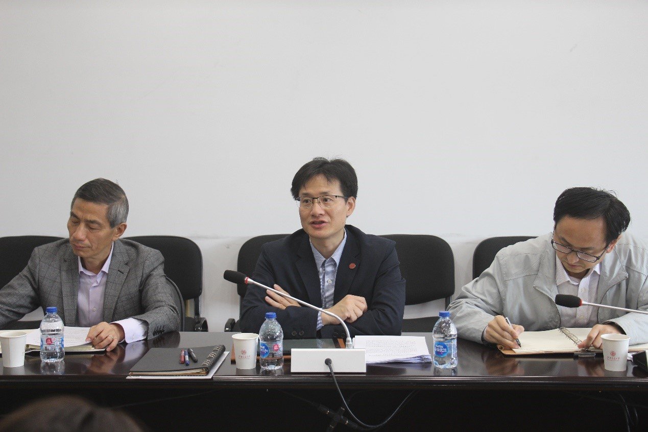 学指委领导班子成员对照党章党规找差距