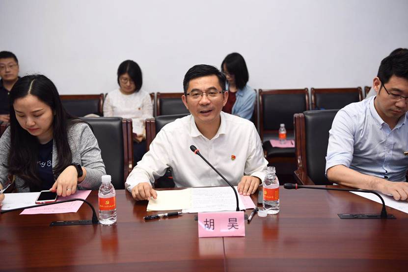 中共一大会址纪念馆副馆长徐明出席党日
