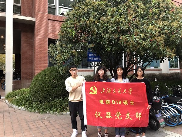 教工支部党支书黄老师十分重视本次“献
