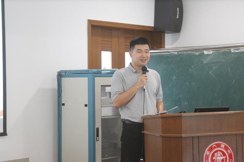 副校长王伟明出席会议并讲话