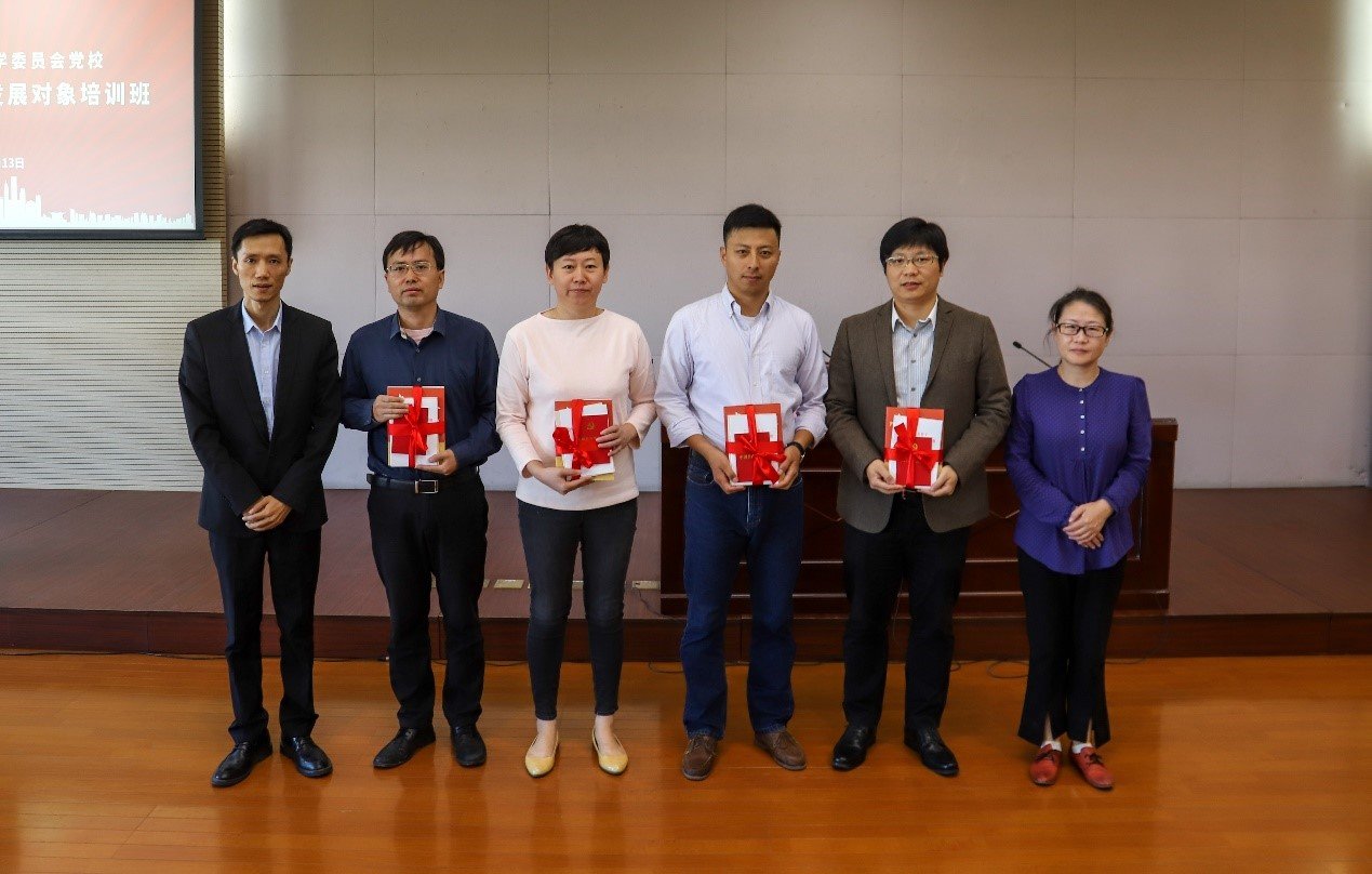 推进“两学一做”大世界游戏官网最新优