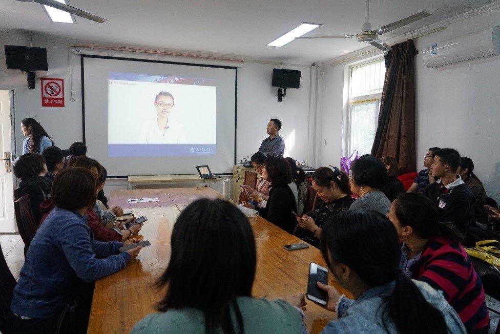 上海交通大学教务处党支部在红园邻里中