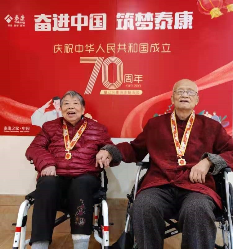 老伴和我各捐献抗击病毒