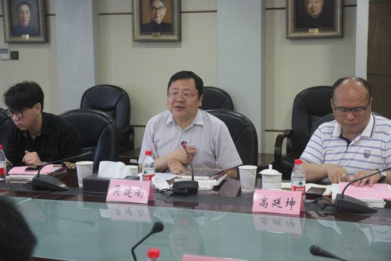 市社联《学术月刊》常务副总编辑姜佑福