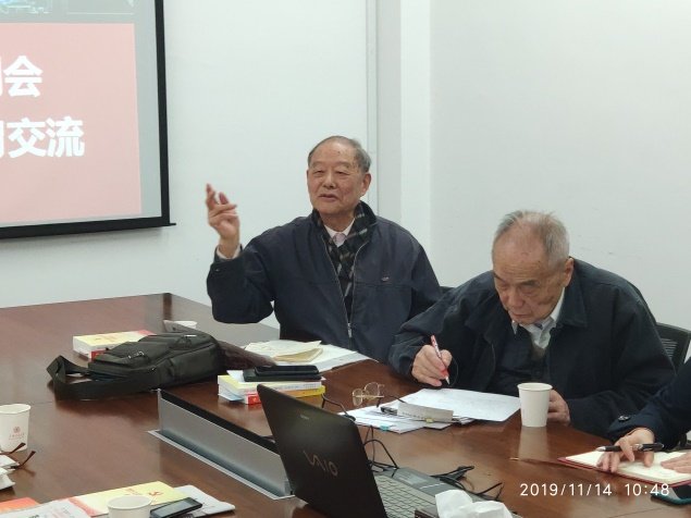 颜淑霞书记首先通报了离休干部大世界游