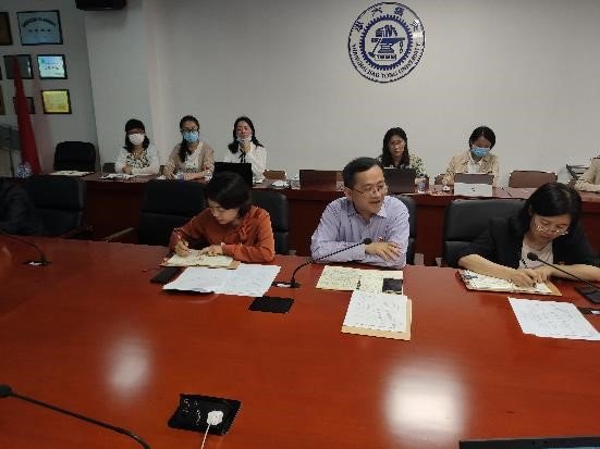 科研院院长朱新远代表本届支部做工作报