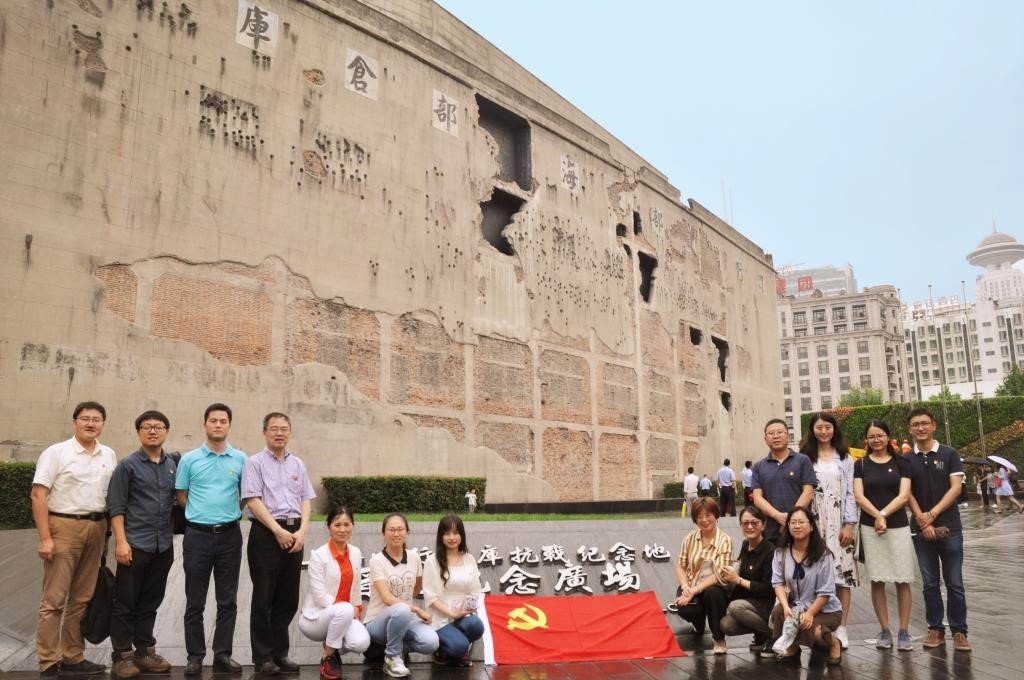 纪监审党支部全体成员在党支部书记李昕