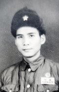 并郑重地将五千元交给了组织