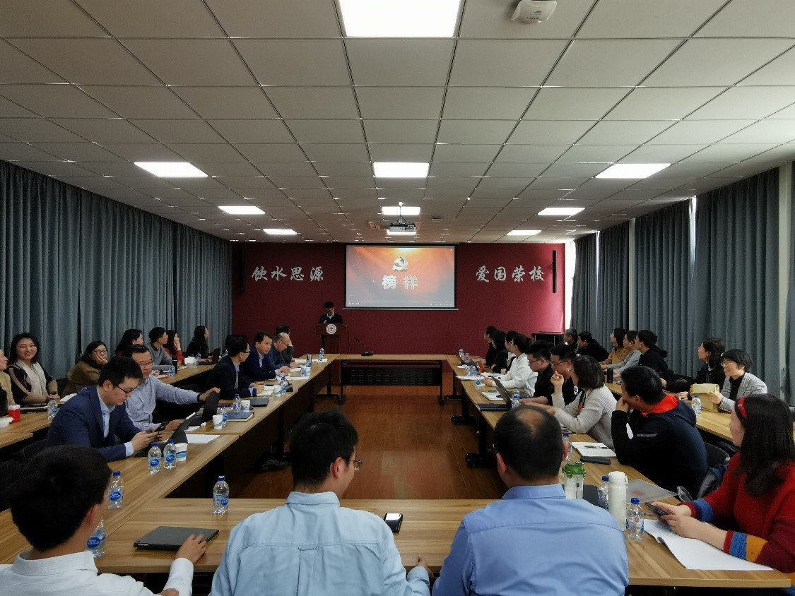 会议由党总支副书记龚强主持