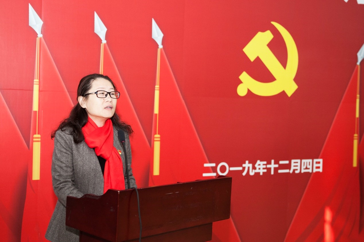 离休干部第一支部书记范祖德主持会议