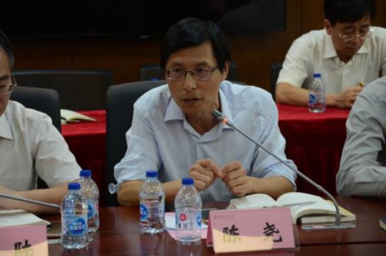 曹友谊为全体教工党员上专题党课