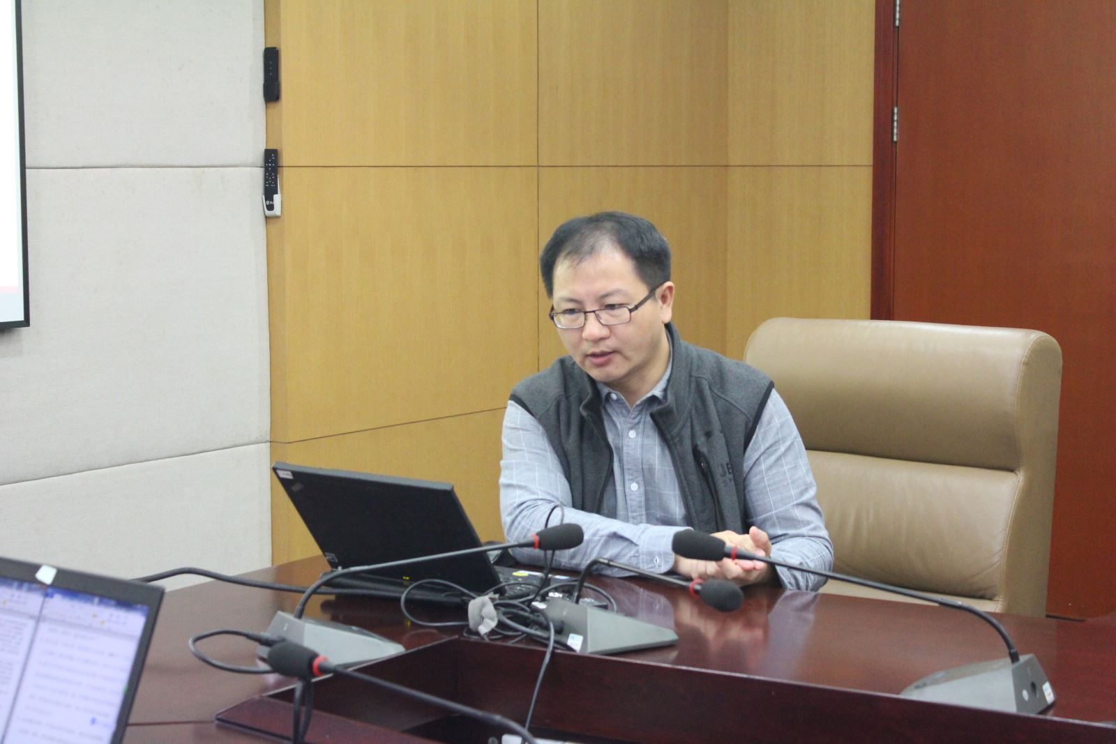 院大世界游戏官网官方渠道委员出席会议