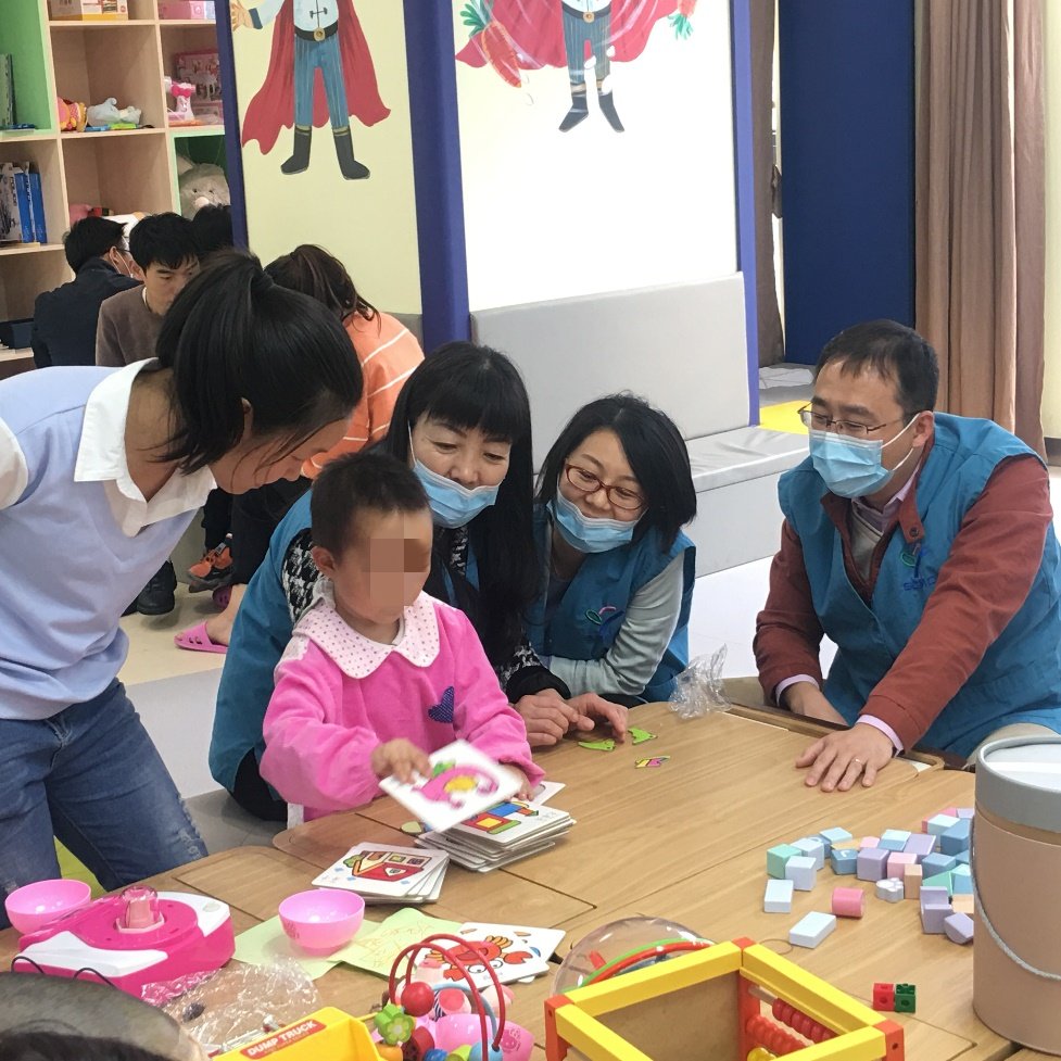 校友总会支部全体党员在办公室主任