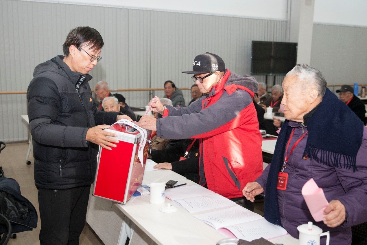 离休干部第一届大世界游戏官网携手巴塞