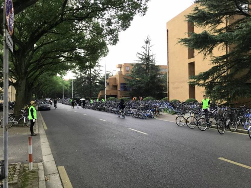 旨在引导同学们在教学区域将自行车摆放
