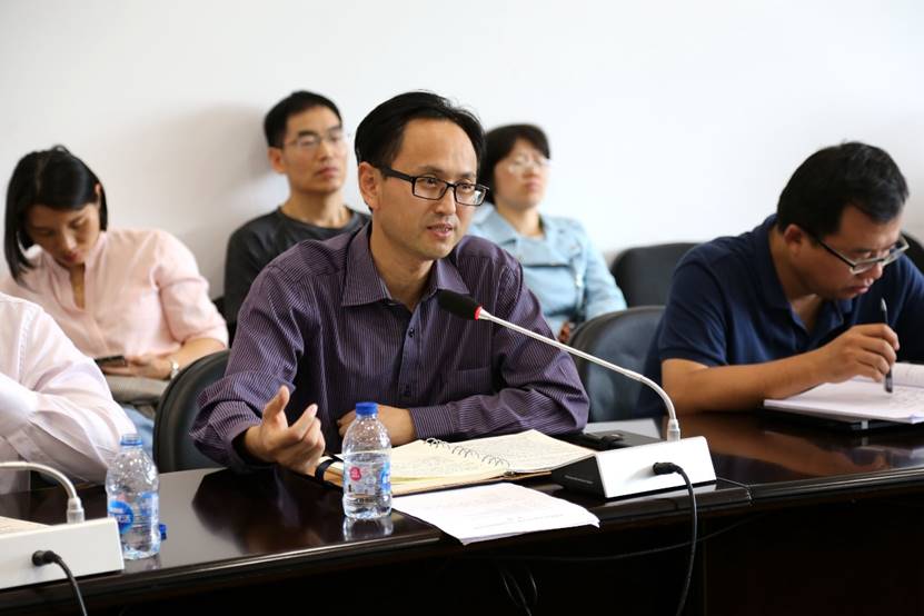 210会议室举行“加强爱国主义明发娱