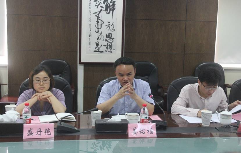 党支部书记吴建南带领下