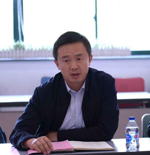 会议由党支部书记朱琳主持