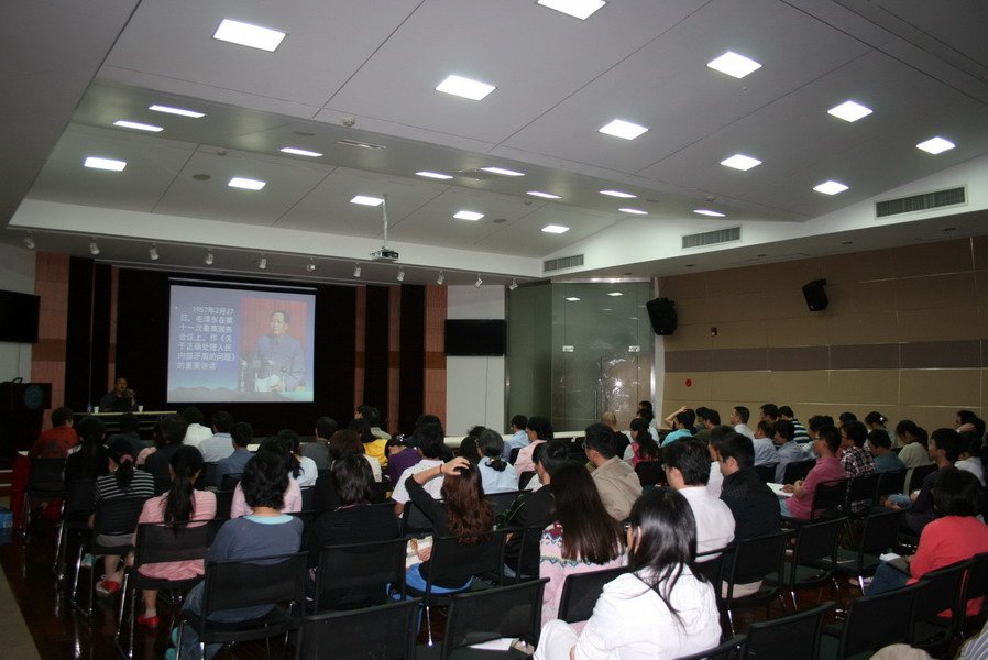 数学系举办师生党员乒乓联谊活动