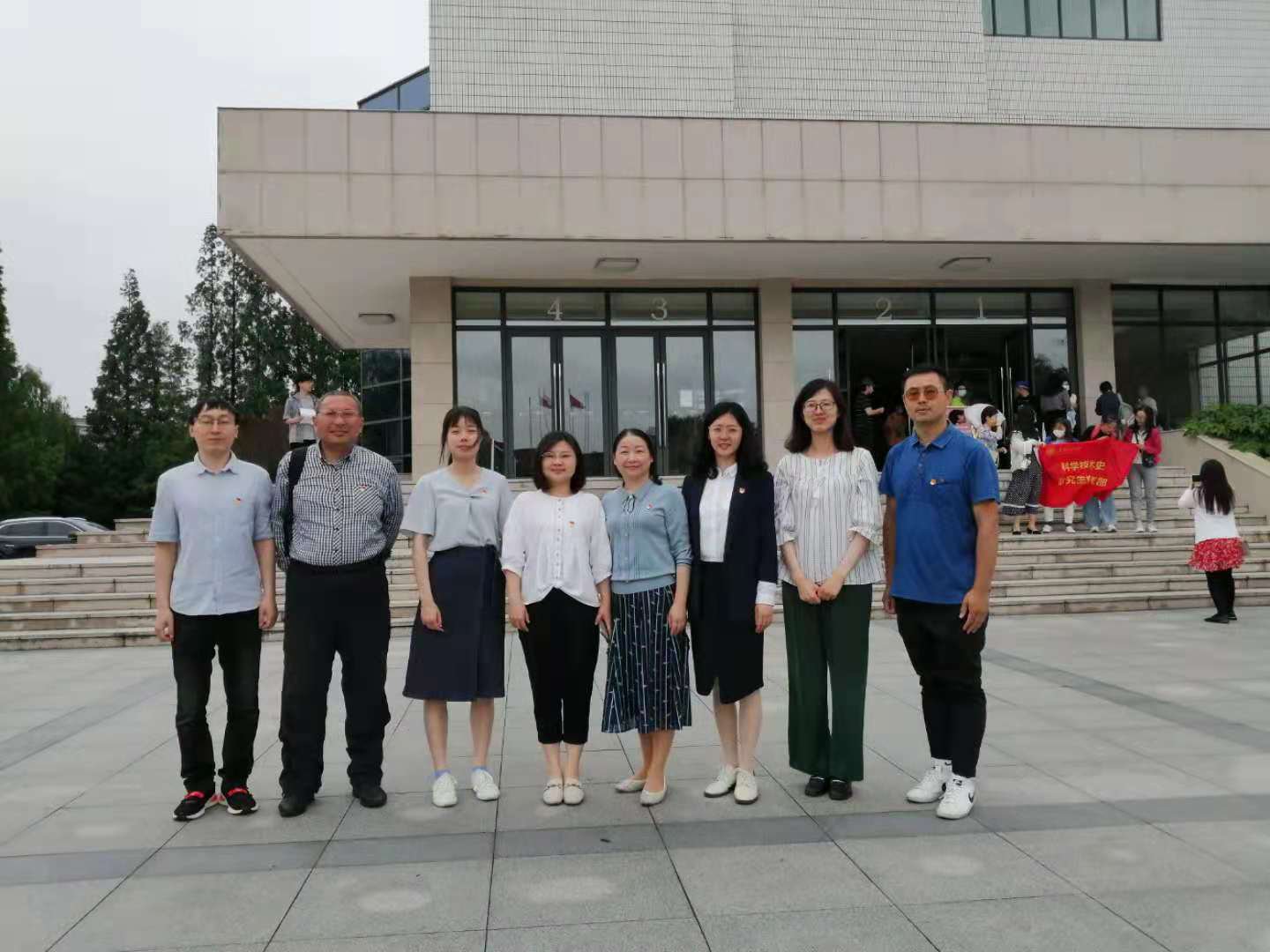 为进一步深入体会中国共产党在新中国成