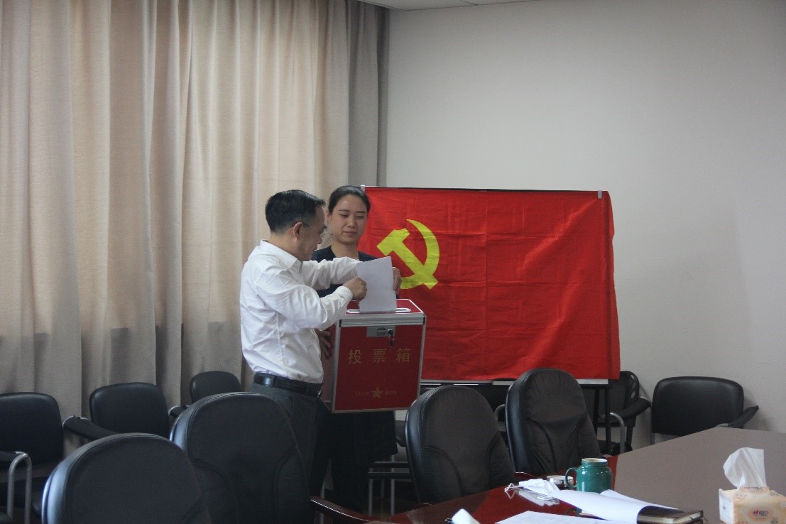根据《中国共产党章程》规定和《中国共