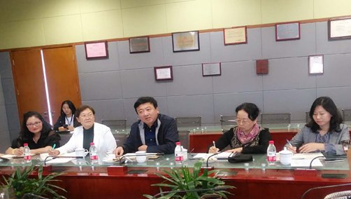 招采办与图书馆举行了以“树立主动服务