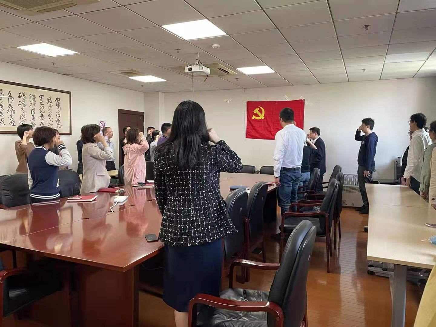 为进一步提高全体党员的荣誉感